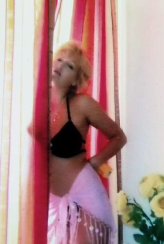 Lepa, očarljiva blonda